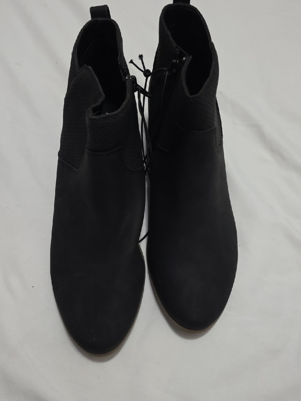 Arizona Jean Company Black Chelsea Ankle Boots with Tan Heel